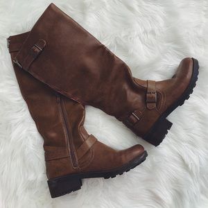 Women’s Fall Brown Boots with Red Zipper